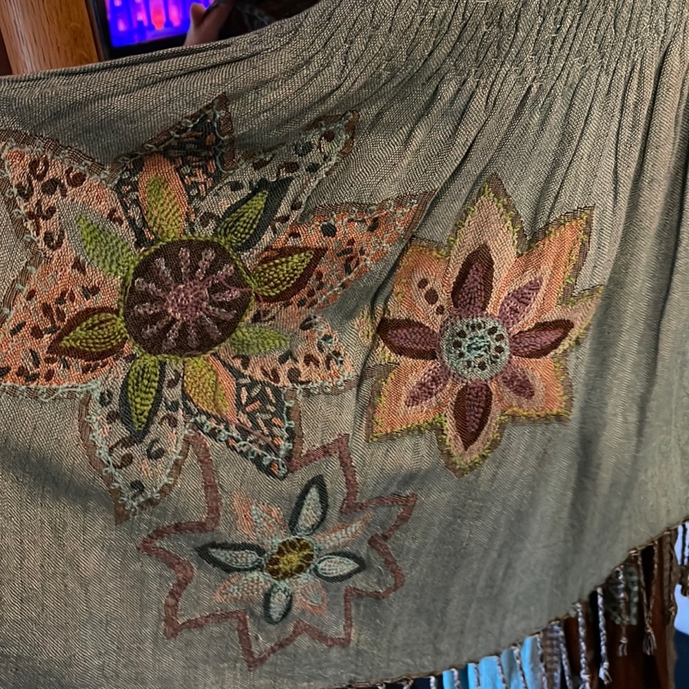 Beautiful Women’s scarf!